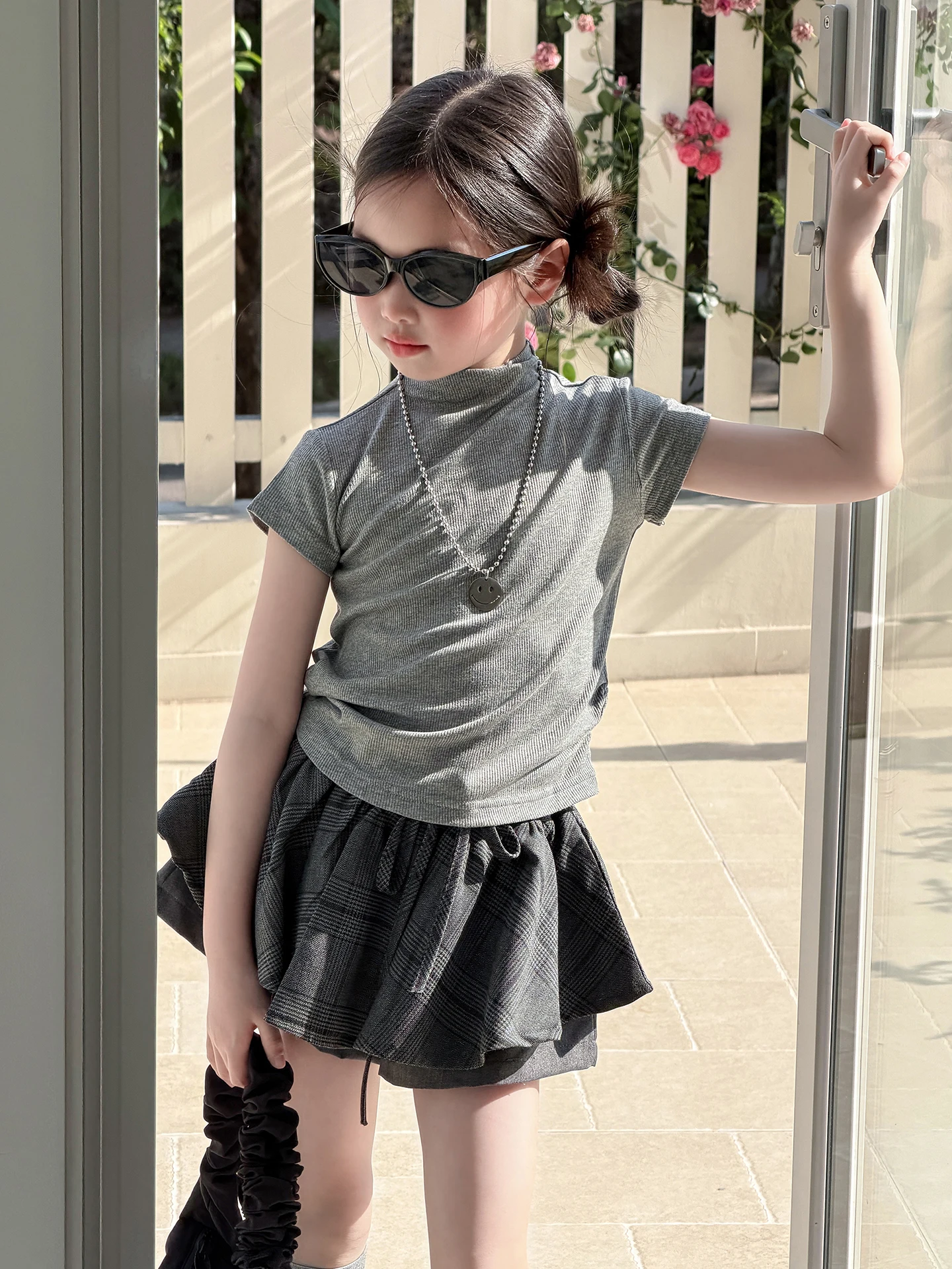 set-trendy-per-ragazze-con-gonna-e-pantaloncini-completo-casual-estivo-a-due-pezzi-per-bambini-traspirante-e-lavabile-in-lavatrice-manica-corta-e-gonna-corta