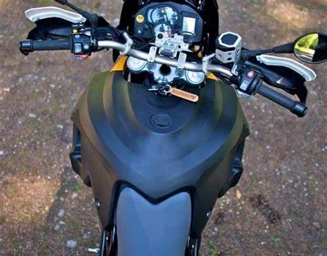 Osłona zbiorniczka płynu hamulcowego przedniego hamulca CNC do motocykli BMW F650GS F800GS 08-12 F800R 10-11.