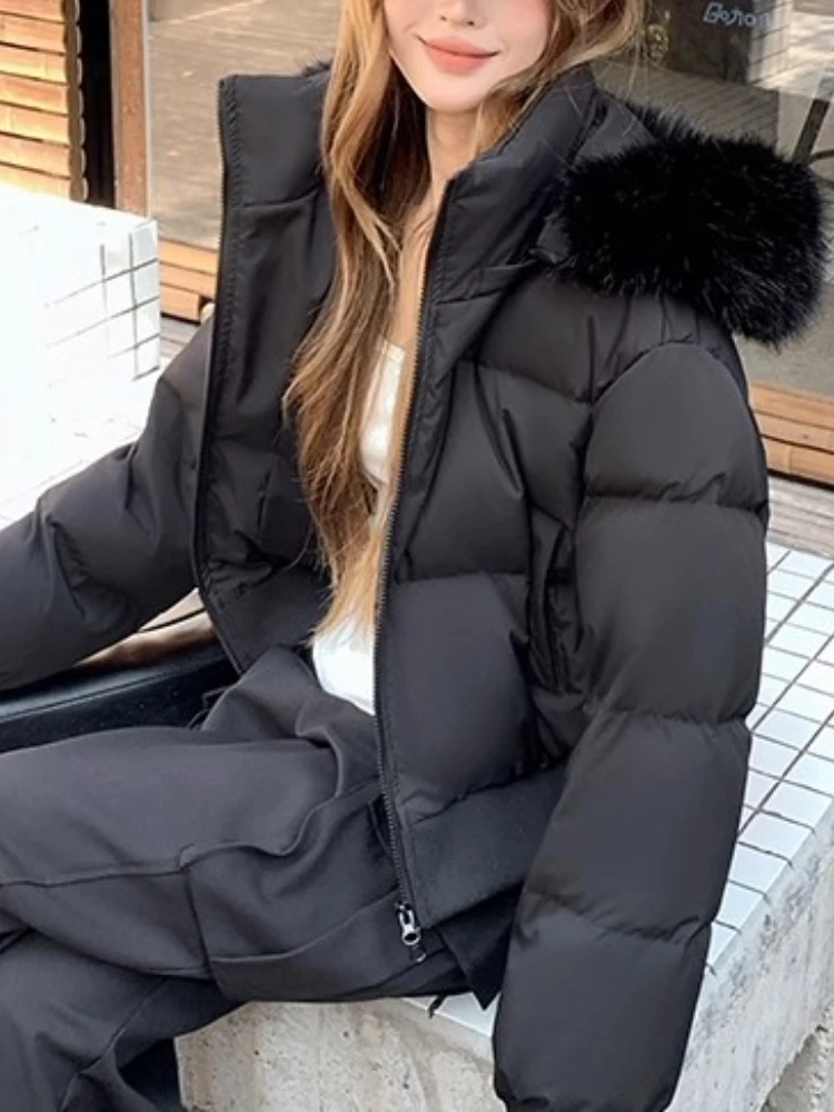 เสื้อแจ็คเก็ตพัฟเฟอร์มีฮู้ดสำหรับผู้หญิง ฤดูหนาว หนา อุ่น แบบสั้น มีปกขนสัตว์ ช่วงเอวเข้ารูป ผ้าพลัฌ สไตล์ลำลอง หวานๆ สตรีทแวร์ เสื้อคลุม