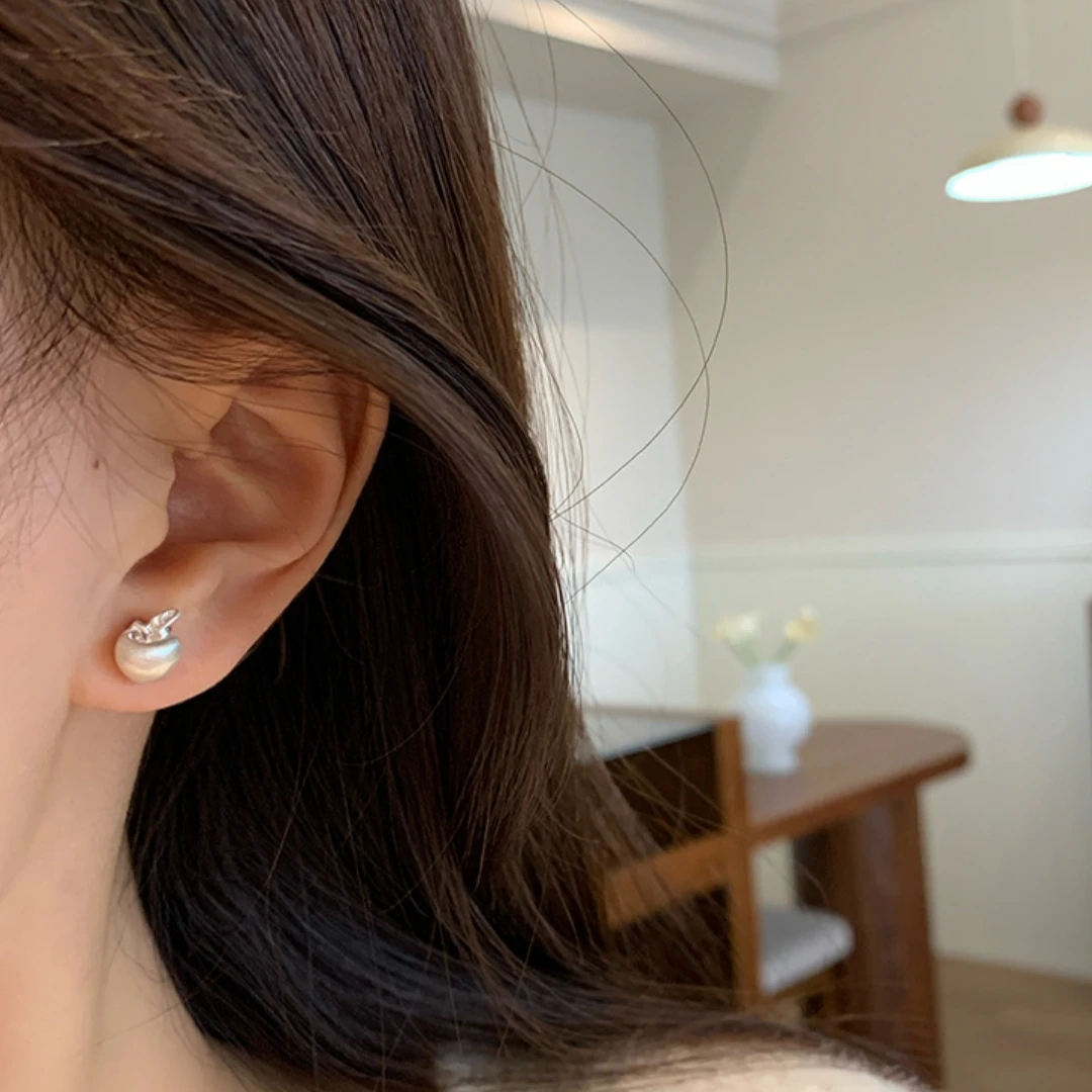 Unique Drawn Texture Gold Silver Red Apple Stud Earrings Women Silver Needle Design Compact Minimalist Stylish Versatile Earring