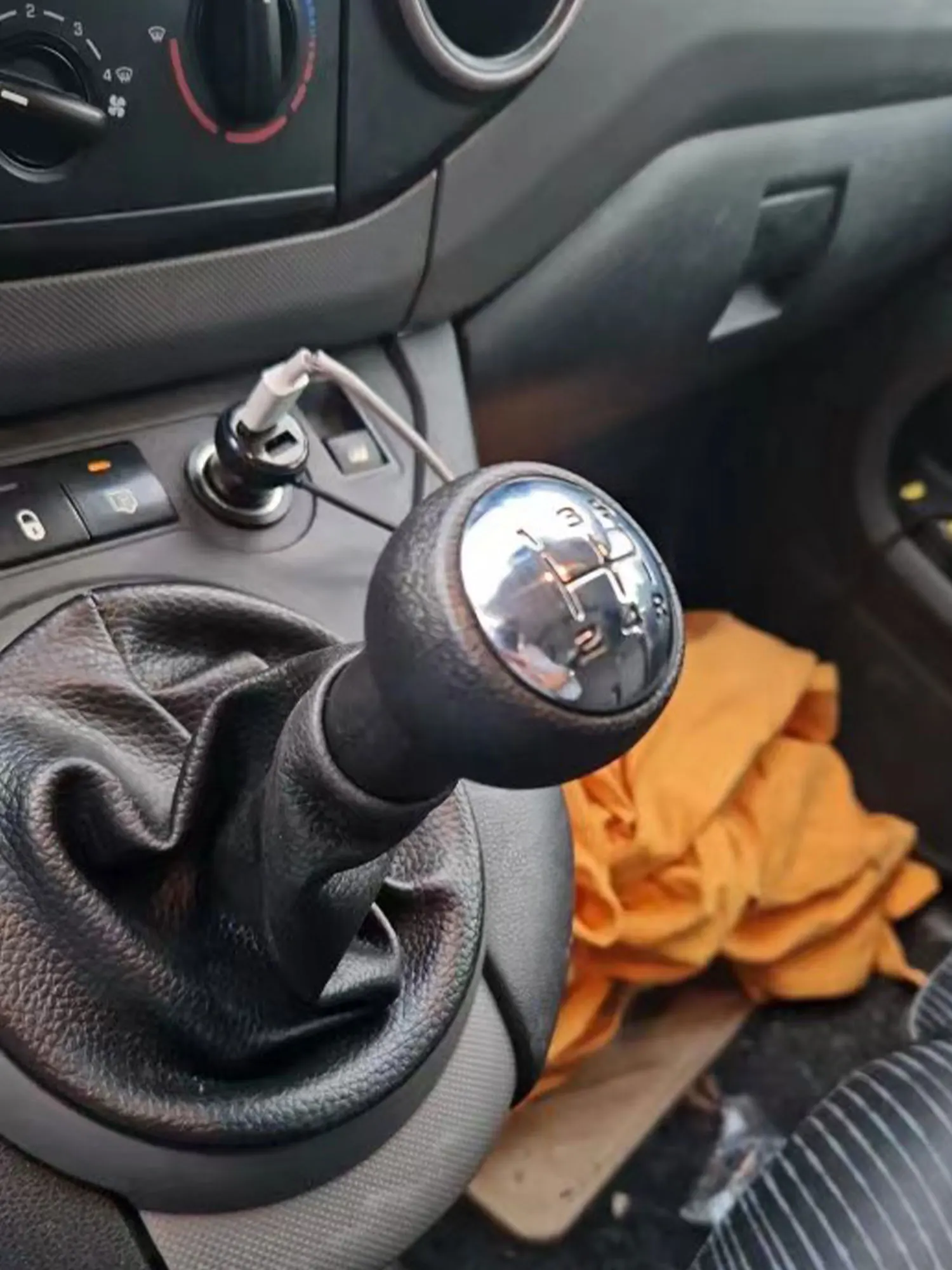 Auto-Schaltknauf mit Gamasche, Kofferraumabdeckung für Citroen Berlingo II, Peugeot Partner II 2008 2009 2010–2018, Innenersatz – Detail 9