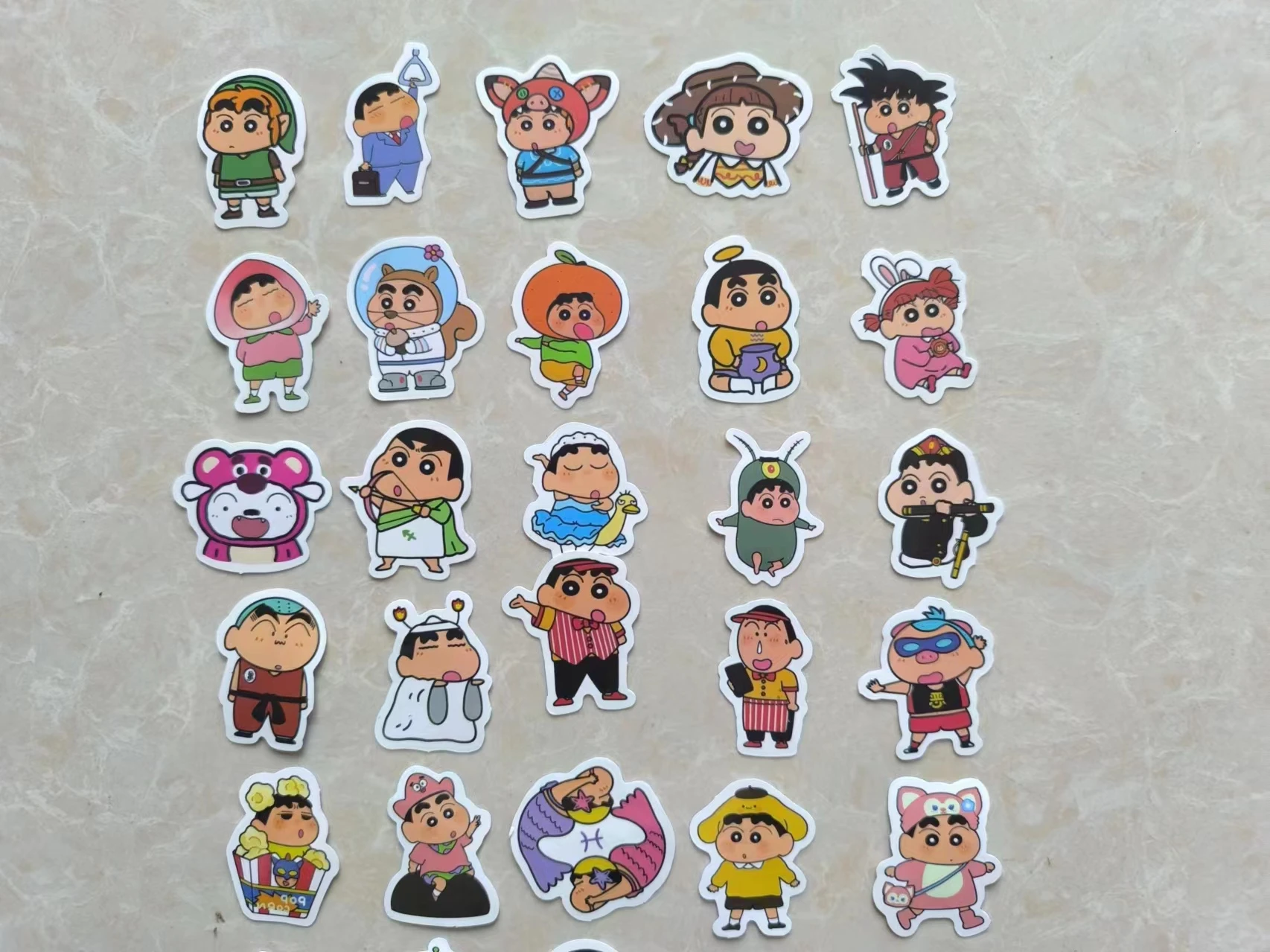 100PCS ไม่ซ้ําการ์ตูนน่ารัก Crayon Shin-Chan สติกเกอร์ส่วนบุคคลสร้างสรรค์ตกแต่งสติกเกอร์กันน้ํา Decals ของเล่นเด็ก