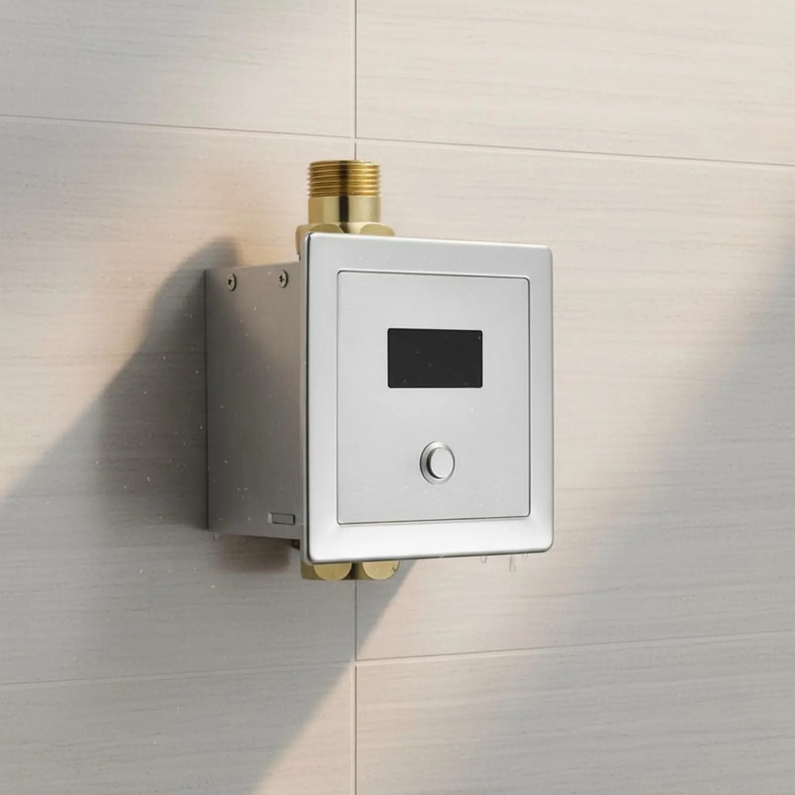 

Touchless Floor-Mounted Toilet Flusher Long-Lasting Brass Housing Automatic Toilet Flusher Bathroom Hardware for Public Restroom