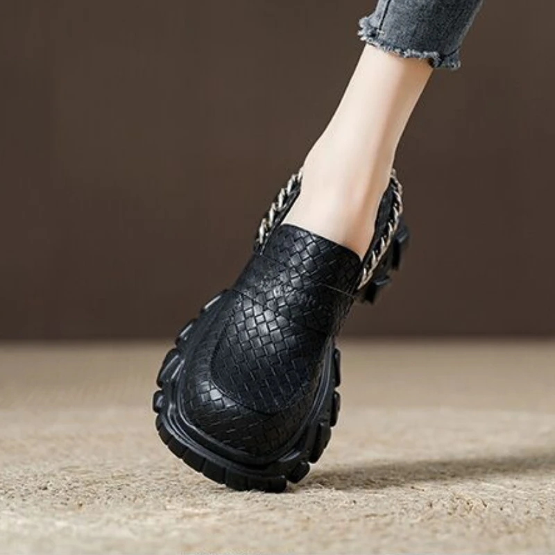 

Women's High-quality Leather Mary Jane Shoes Spring and Autumn Leisure Platform Fashion Metal Chain Decorative Low-top Shoes.