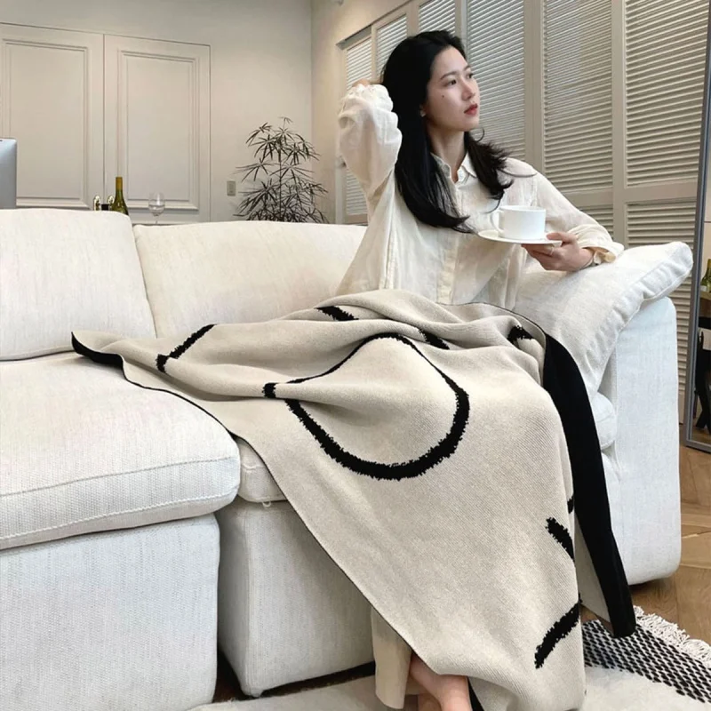 Simple Black and White Double-Sided Graffiti Cashmere-like Knitted Blanket Home Decorative Sofa Blanket Office Lunch Break Blank