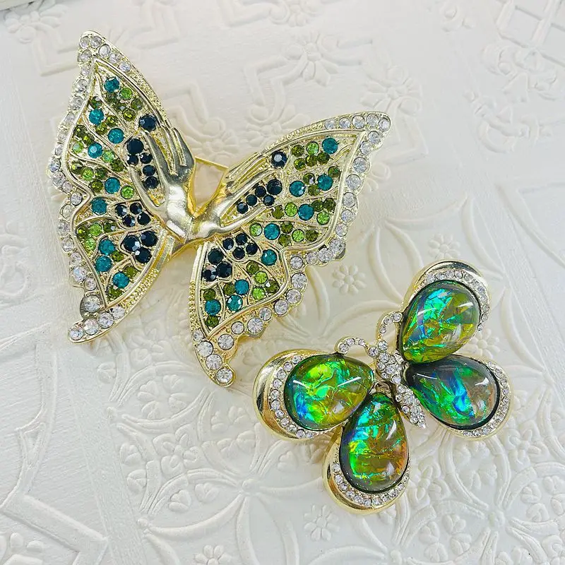 

Retro Classic Vintage Women Men Lllusion Butterfly Brooches Pins Fashion Vintage Unisex Middle Baroque Badges Corsage Gift