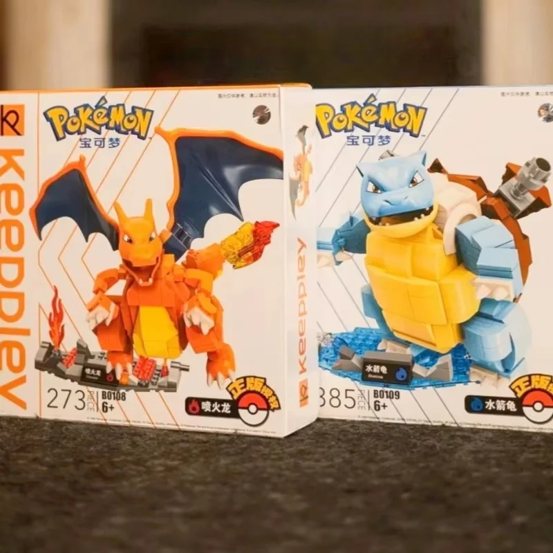 Genuíno keeppley pokemon blocos de construção charizard modelo mewtwo personagem brinquedo das crianças animação clássica ornamentos artesanato crianças