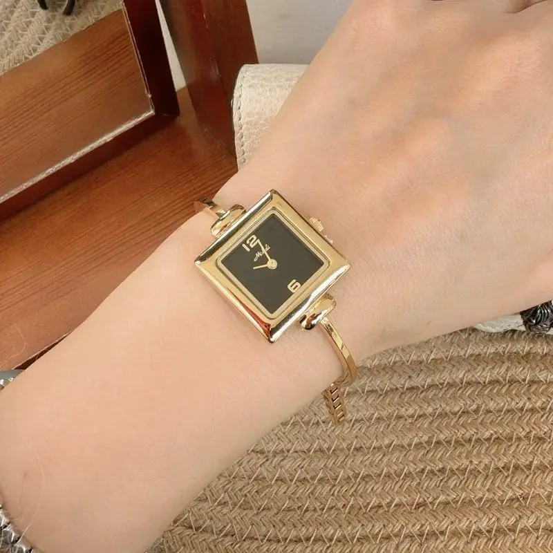 NewSquareFaced Steel Band Bracelet Watch Slim Strap Small Gold Watch Elegant And Luxurious Timepiece High-Quality Selected Watch