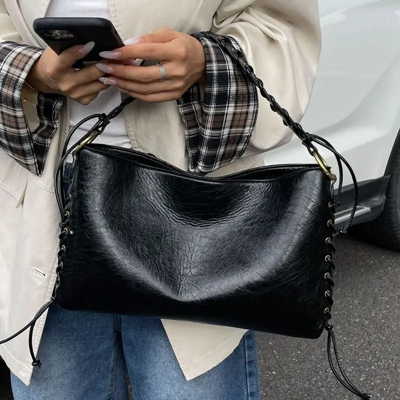 

Fashion Spring and Summer New PU Leather Hot Girl Hand Shoulder Bag Luxury Designer Women's Commuting Solid Color Square Bag