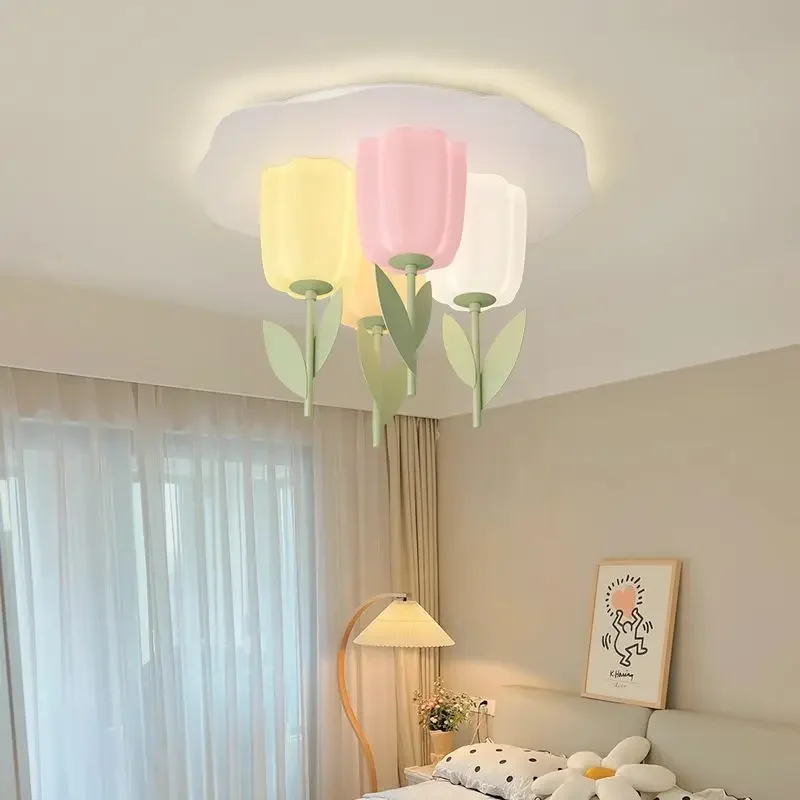 

The bedroom is warm and romantic, and the princess room ceiling lamp is creative with cream wind flower lamp.