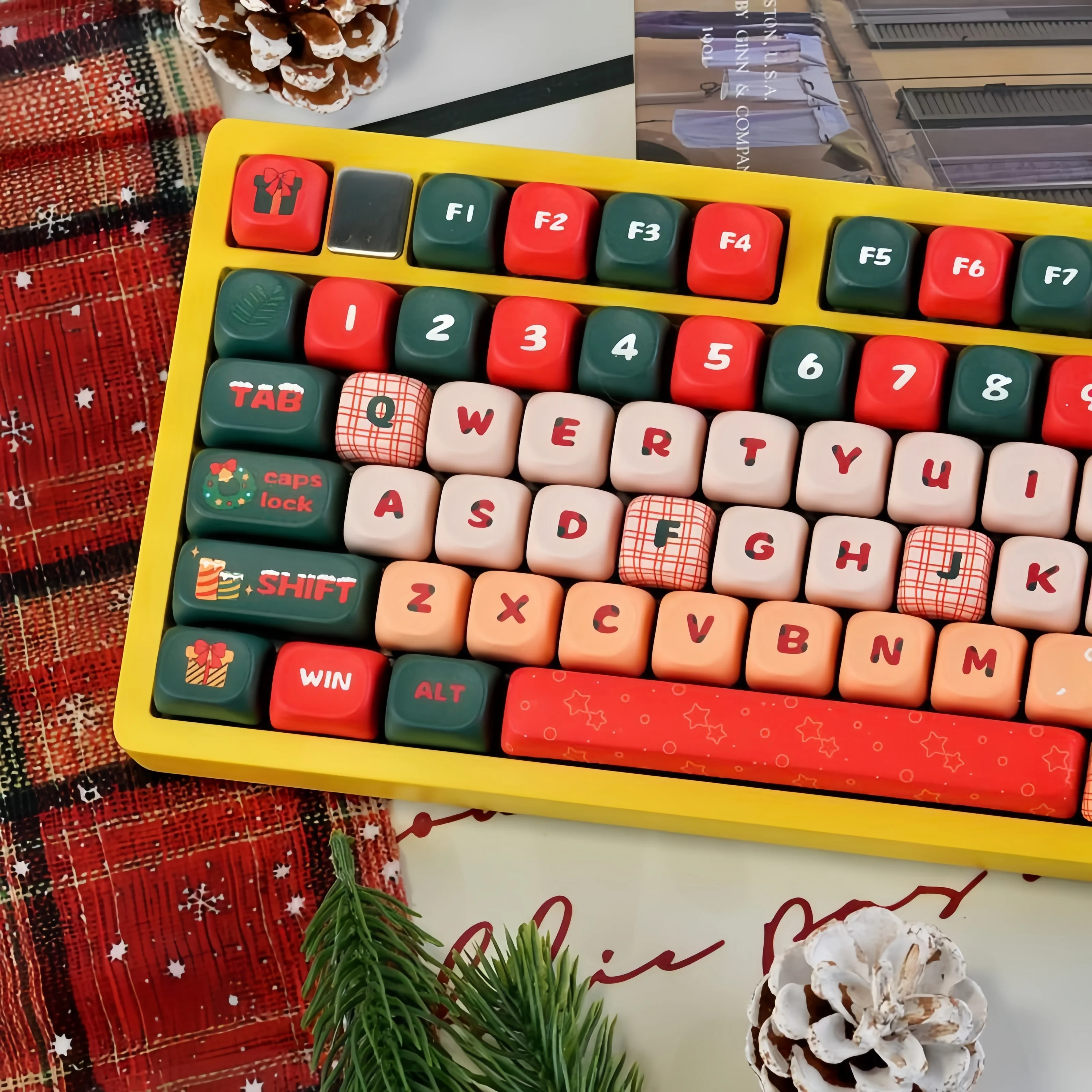 

130 Keys Christmas Themed MOA Profile Custom Keycap Set Five Side Dye Sublimation PBT Keycaps for MX Switch Mechanical Keyboard