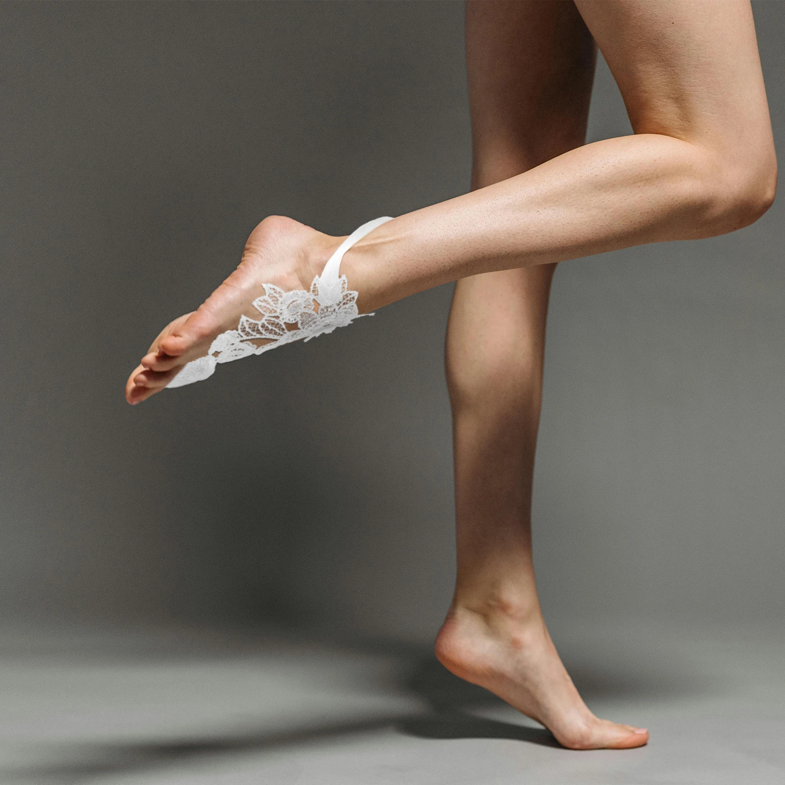 الرجعية روز خلخال المرأة زهرة بيضاء الزفاف سلسلة القدم أنيقة حجر الراين مريحة مطاطا تناسب شاطئ الزفاف