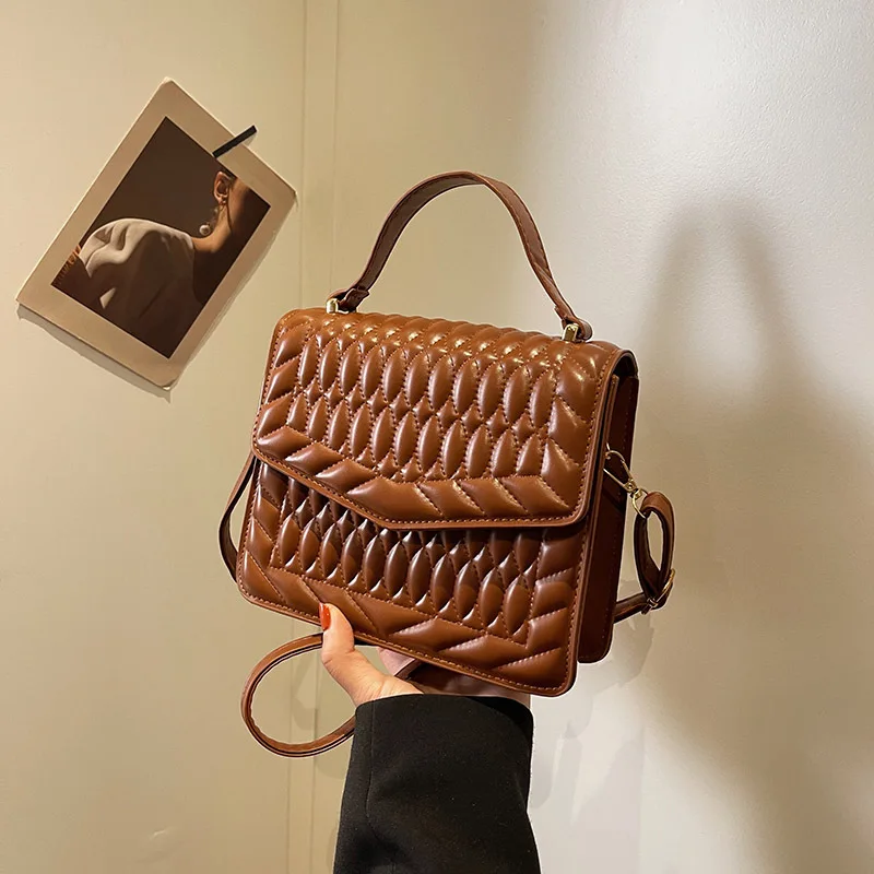 

2025 Stylish Square Bag Minimalist Vintage Shoulder Purse Fashionable Casual Handbag for Women Simple Retro Purse