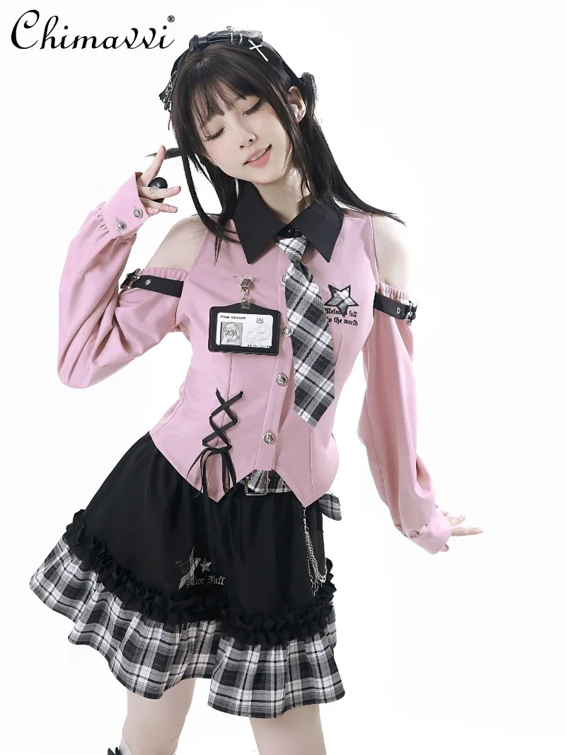 ชุดเซ็ตสองชิ้น เสื้อและกระโปรงสีชมพูดำ สไตล์สาวหวานเท่ห์แบบนักศึกษาใหม่ ฤดูใบไม้ร่วง 2025  Y2k สำหรับผู้หญิง