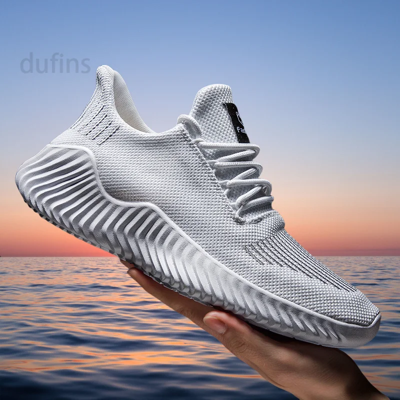 

Мужская повседневная спортивная обувь, модная летняя спортивная обувь с дышащей сетчатой поверхностью, прогулочная лампа больших размеров, однотонный дизайн