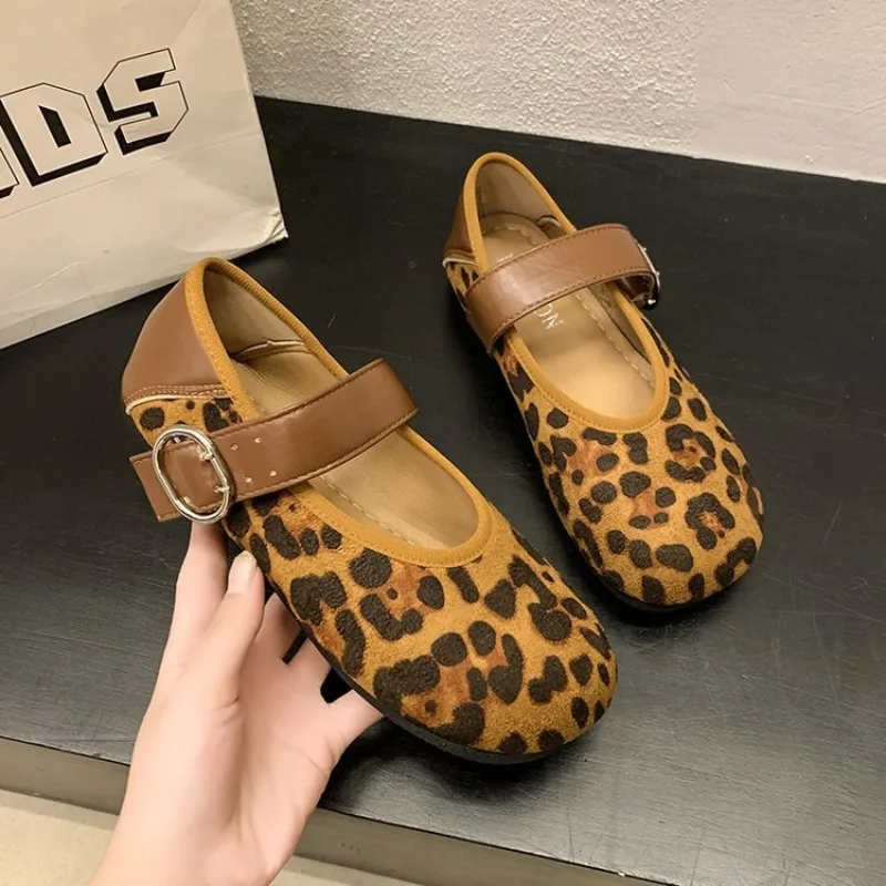 مصمم الباليه مسطحة القاع فستان واحد Tabis لوليتا أحذية النساء النمط الفرنسي مساء ماري جين أحذية أحذية امرأة المتسكعون