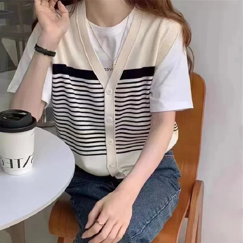 

2024 Striped Contrast Color Knitted Waistcoat Women's New Autumn and Winter V-neck Vest Folded Sweater Cardigan Vest Top