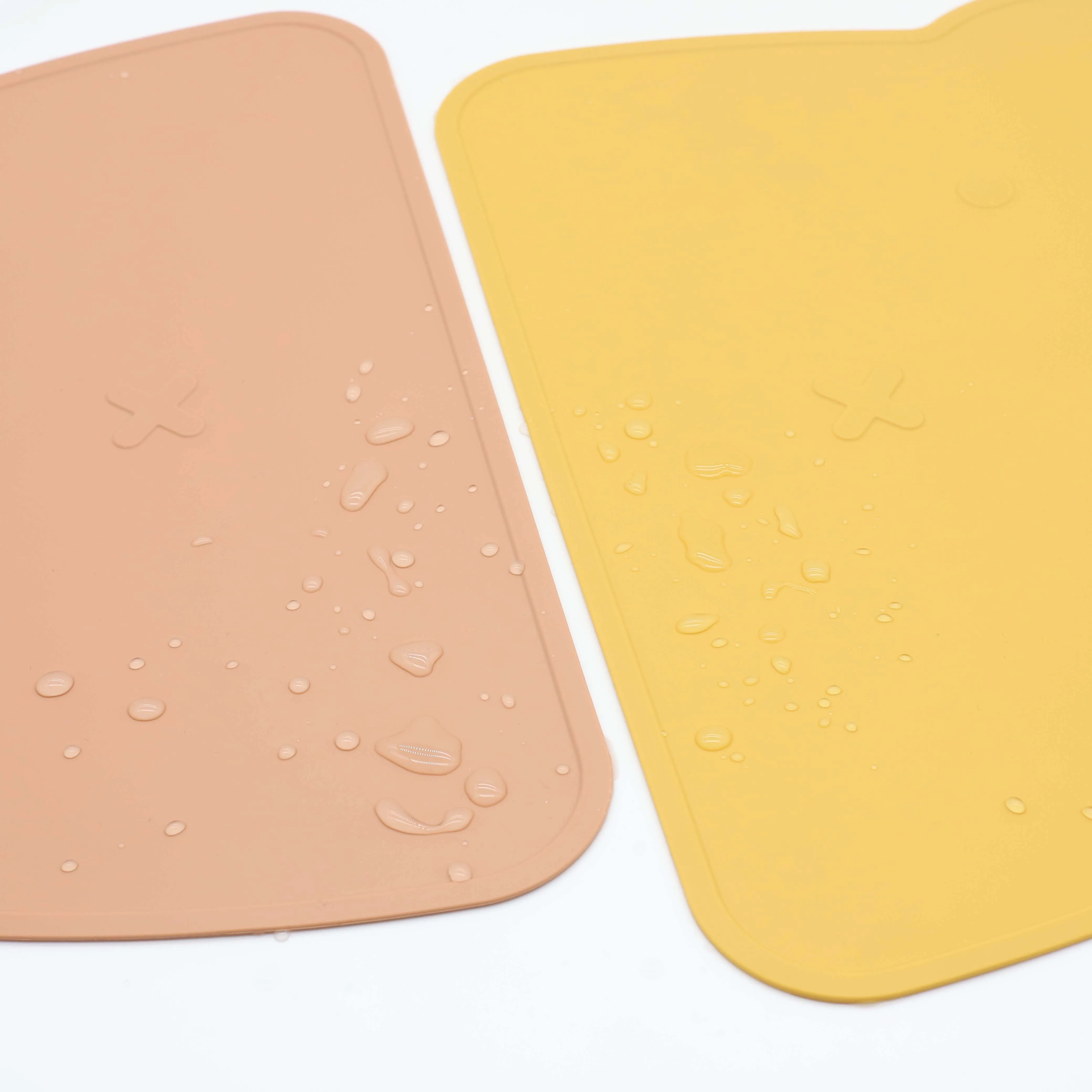 Silicone meal mat cartoon teddy bear easy to clean, easy to fold, non slip