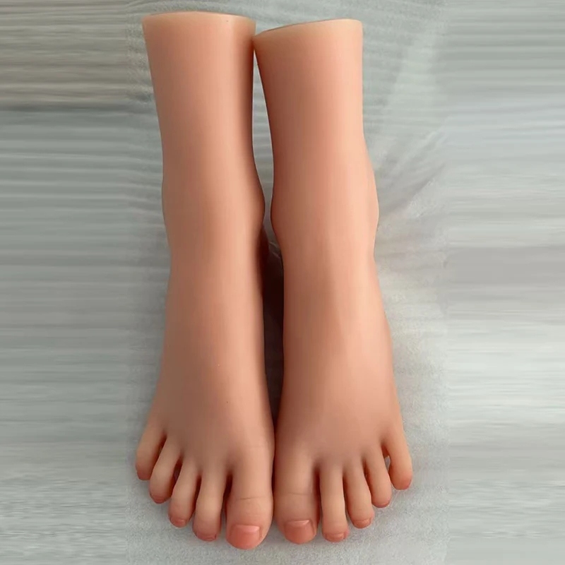 

Lifelike Silicone Female Foot Model Mannequin Girl Feet for Photography Shoes Sock Display Fake Nail Art Small Model 18 cm