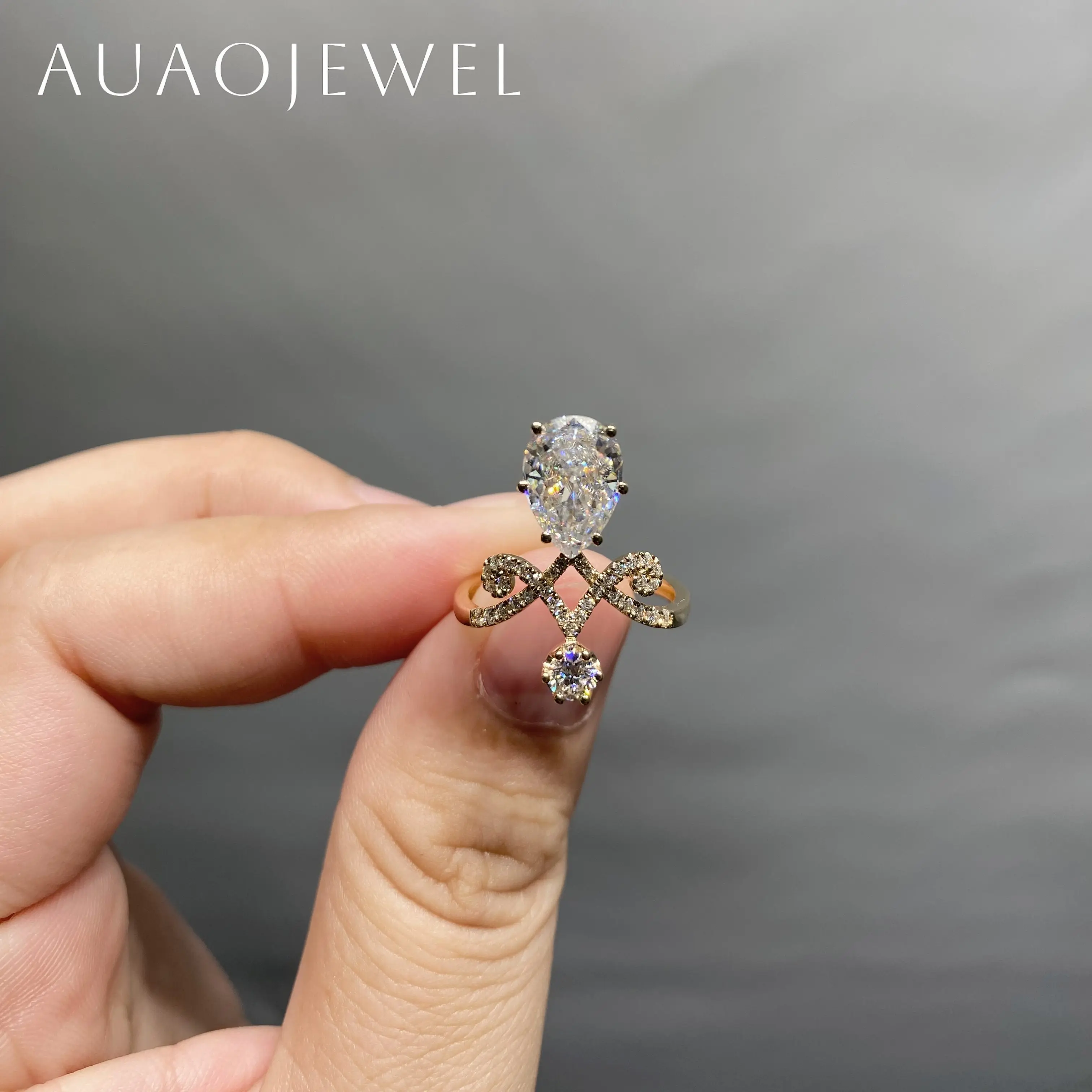 AUAOJEWEL 2 Carat 7*10mm Pear Cut Moissanite Engagement Ring 18K Solid Gold 3.5mm Round Brilliant Cut for Woman Wedding Jewelry