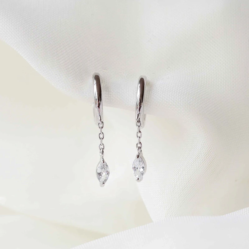 1 Paar hochwertige Silberohrringe der Serie 925 aus Sterlingsilber, luxuriöse Creolen, CZ-Ohrringe, Modeschmuck – Detail 12
