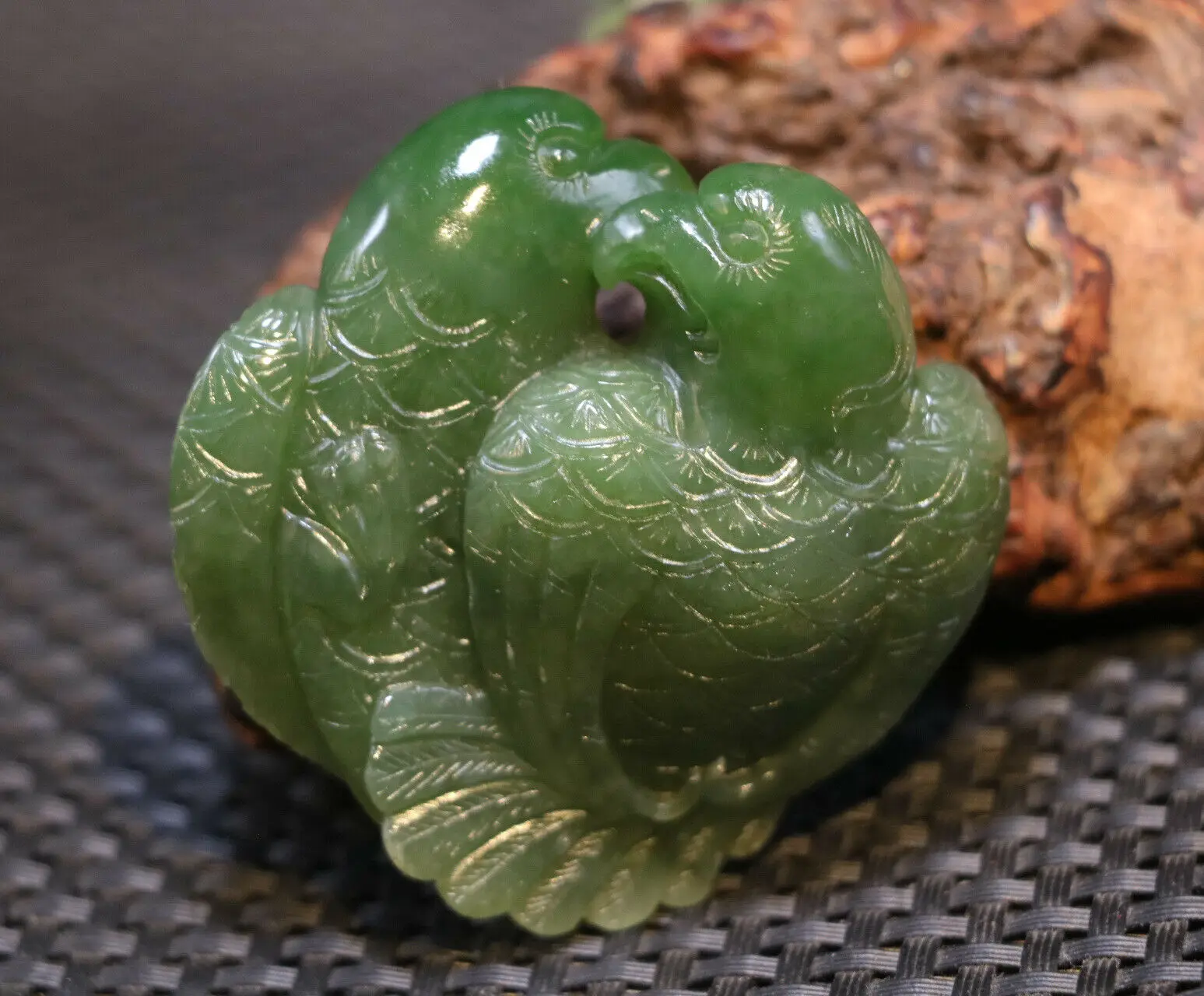 Certificated Royal Chinese Hetian Green Jade 2 Birds in Love Amulet Carving UP06 Carving LzK Timestown 20201126A