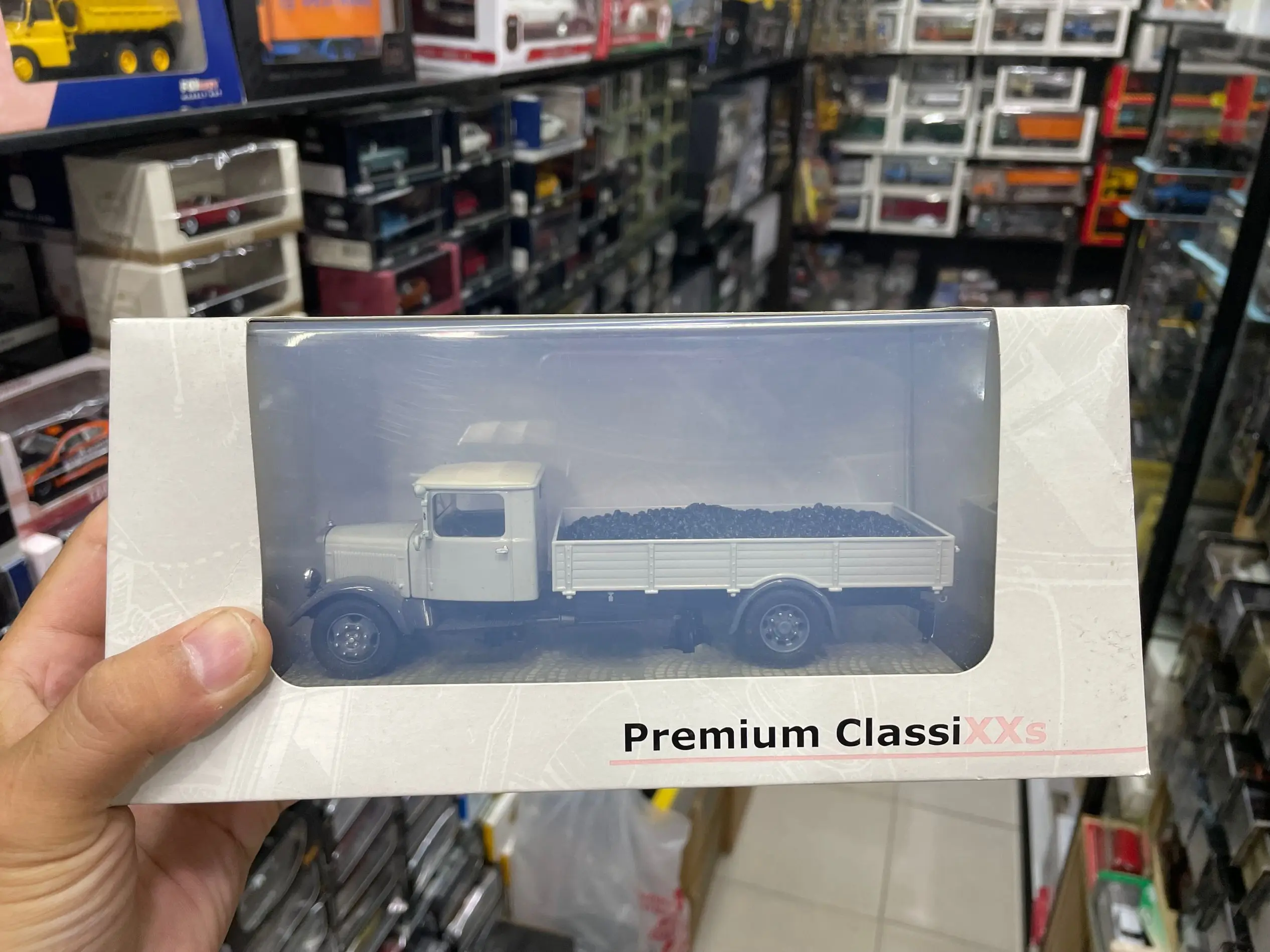 ClassiXXs L 3000 Pritschenwagen Limited Model Truck 1/43 Scale Die-Cast Model New in Original Box