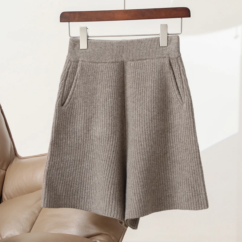 شورت نسائي سميك مرن - خصر سادة - شورت ملون، 35% كشمير و65% صوف، أنيق ودافئ