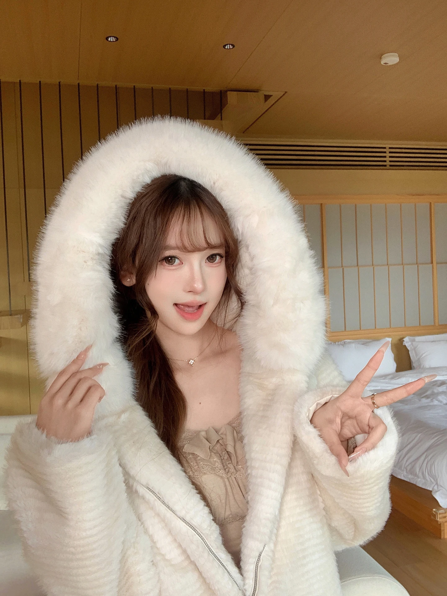 

CrySweet Women's Faux Fur Jaet with Hood Large Collar Lazy Sle Top Polyester Fabric Long Sve Winter Coat