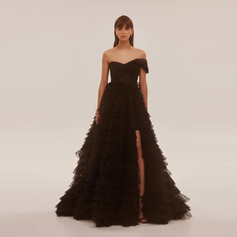 Elegant Black Tiered Tulle ชุดราตรี One Shoulder Top Corset A-Line อย่างเป็นทางการชุดเดรสปาร์ตี้ Gothic ชุดเจ้าสาว