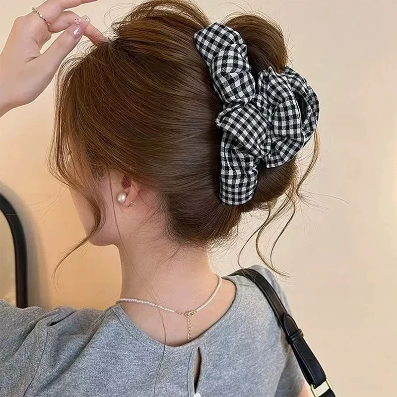 Top Korean-style Minimalist Black and White Checkered Bubble Hair Clip Accessory, New Artistic and High-end Shark Clip Hairpin