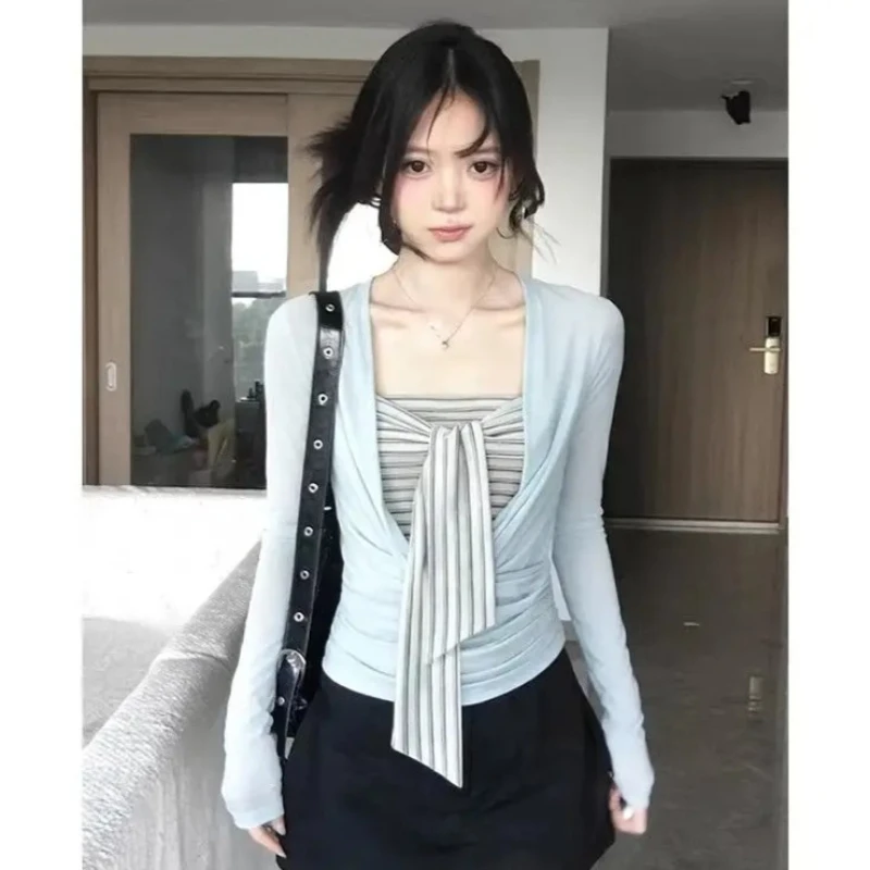 Ensemble deux pièces coréen Y2K pour femmes, hauts rayés, camisole bleu clair, cardigan court à manches longues avec nœud sur le devant, tenues streetwear style Spicy Girl