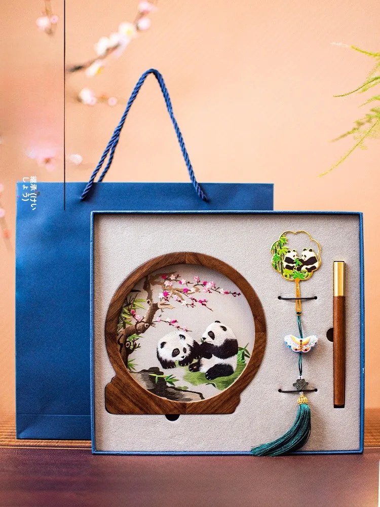 

Двусторонняя вышивка с пандами: креативный культурный бизнес-подарок, сучжоуская вышивка, подарочный набор из трех предметов