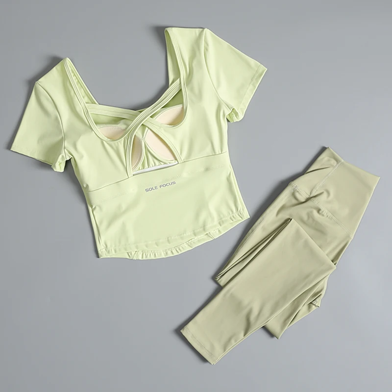 

Women's Professional Yoga Set sexy, short - sleeved set features quick - drying fabric. Ideal for fitness, running, and yoga.