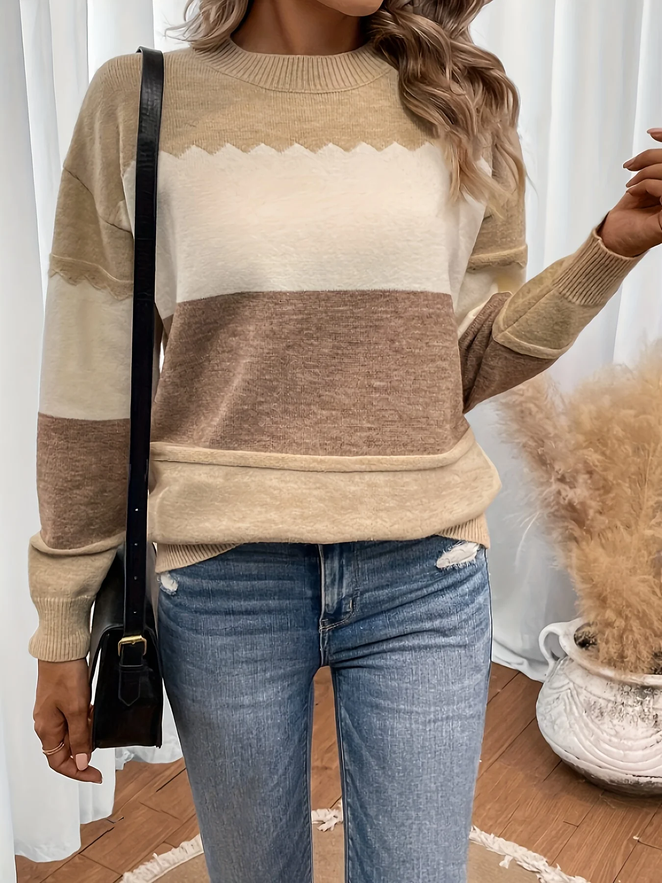 The new Fall/Winter 2024 style is a lazy casual knitted pullover top