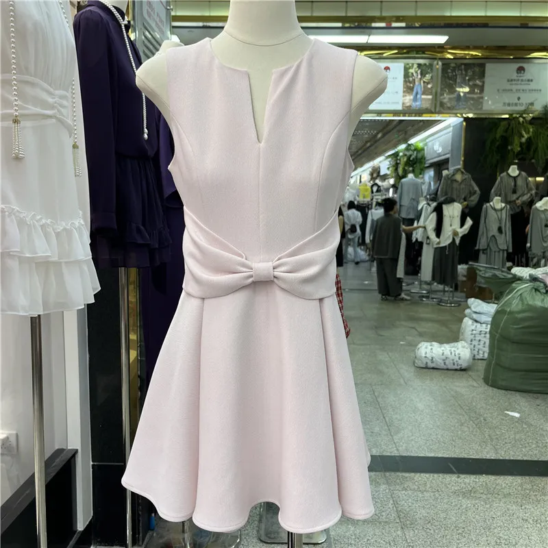 

Элегантное белое платье с глубоким V-образным вырезом, А-силуэтом, приталенное, с короткой юбкой, модное, универсальное, для весеннего сезона, женское.