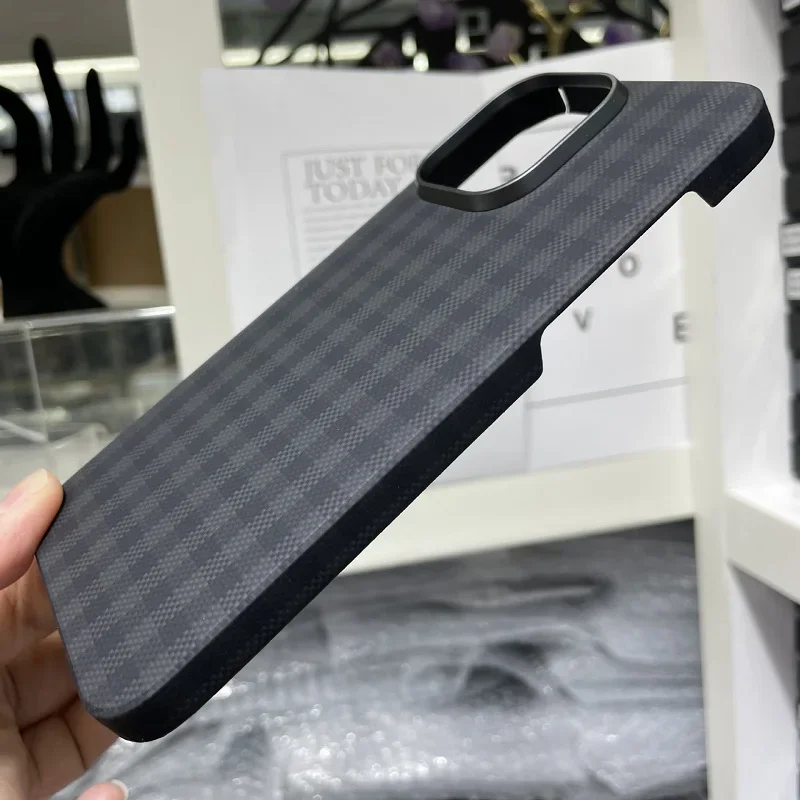 Luxury carbon fiber case for iPhone 15 Pro, magsaf wireless charging case, ultra-thin aramid fiber case