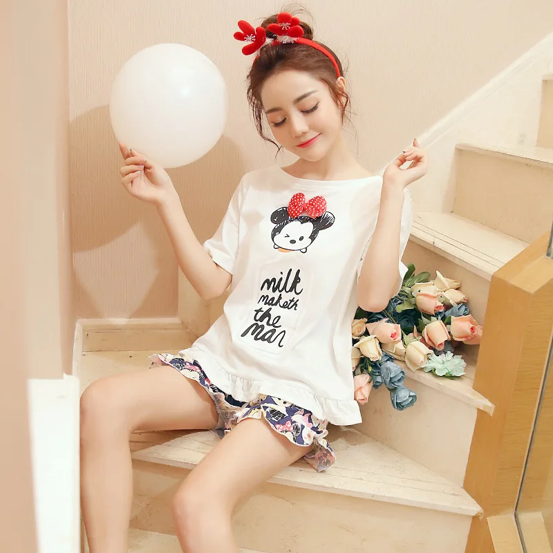 

Women's Cute 2Pcs Pajama Set Short-Sleeve Tee And Shorts With Cartoon Print Comfortable Relaxed Fit Casual Attire Sleepwear Pjs