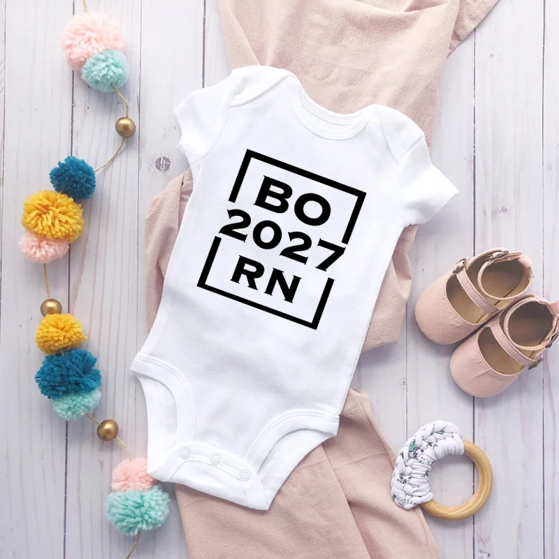 New Born 2027 Pregnancy Reveal Baby Onesie Short Sleeves Baby Boy Girl Bodysuits Newborn Announcement Bodysuit Photography