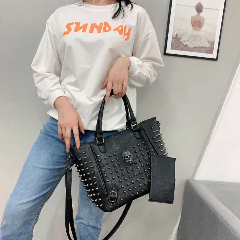 Pu Leather Women Streetwear Skull Shoulder Handbags Y2k Aesthetic Rivets Fashion Underarm Bag New High-capacity Tote Bags Trendy