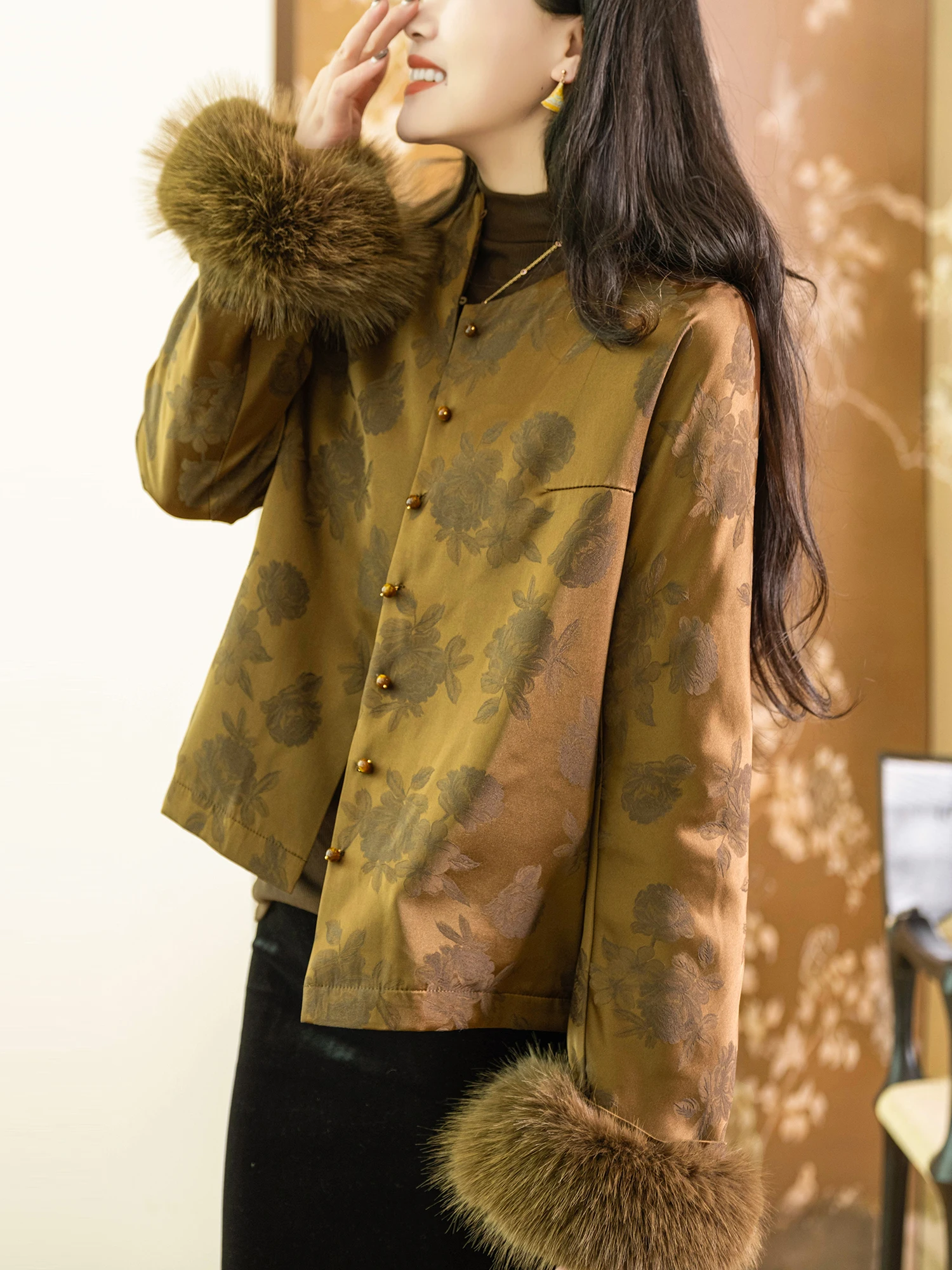 

Ele White Goose down Jaet with Large Fur Collar And Silk Brocade Women's Puffer Coat Warm Thiened Long Sve Coat