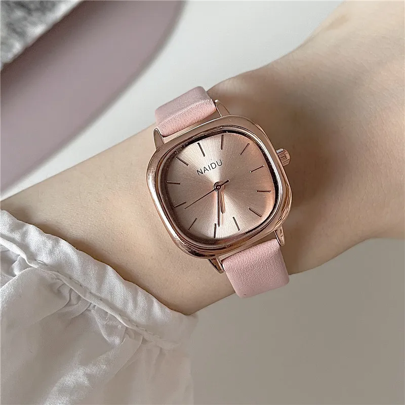 벨트가 있는 사각형 시계 여성용 시계 새로운 미니멀리스트 디자인 기질 소녀 중학생 가볍고 신선한 쿼츠 시계