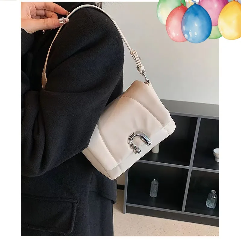 Shoulder bag Rhombus women's bag portable flower roll bag 2026 super fire premium feeling armpit bag