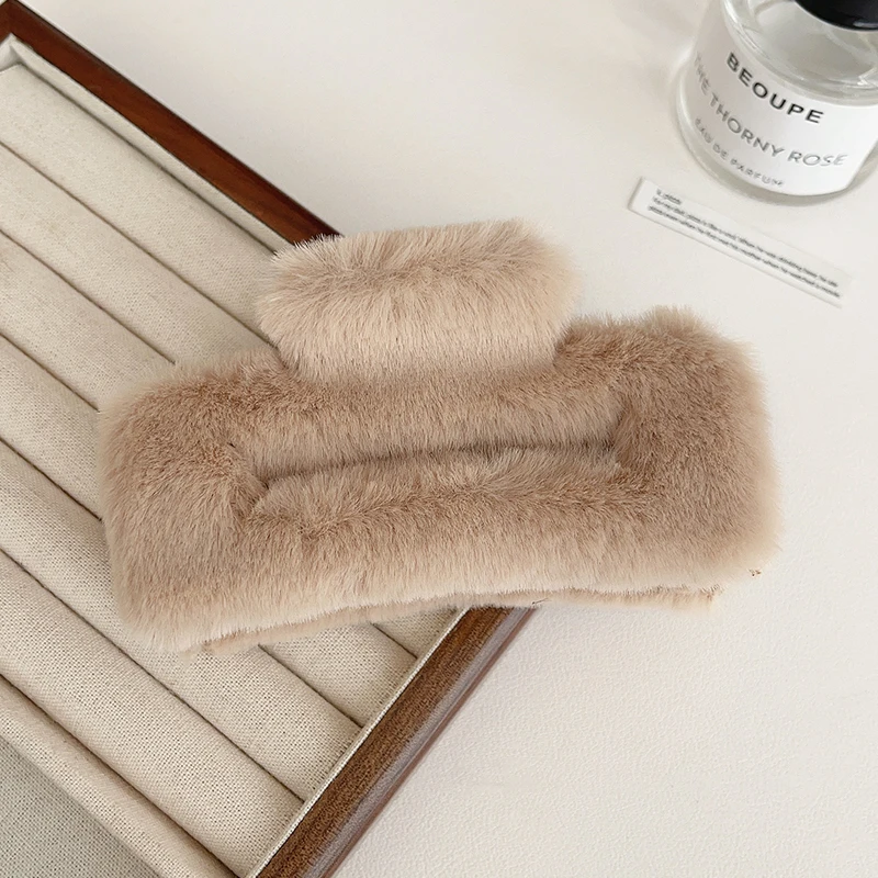 Molans Plush Hair Claw Fro Women Faux Fur Clips Large Hollowed Rectangle Shark Clip Clamps Grab Girls Hair Accessories