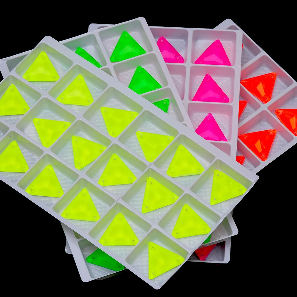 Neonfarbene Dreieckige Flatback-Strasssteine mit Abgeschrägten Kanten Großhandel Aufnähbare Glaskristalle für Modebekleidung und Accessoires – Detail 5