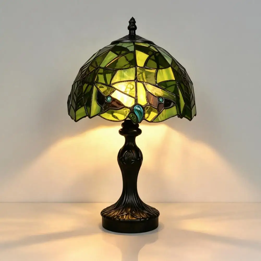 Retro Green Stained Glass Desk Lamp Hand-Carved Resin Base Vintage Tiffany Style Table Light Decorative Ambient Lighting