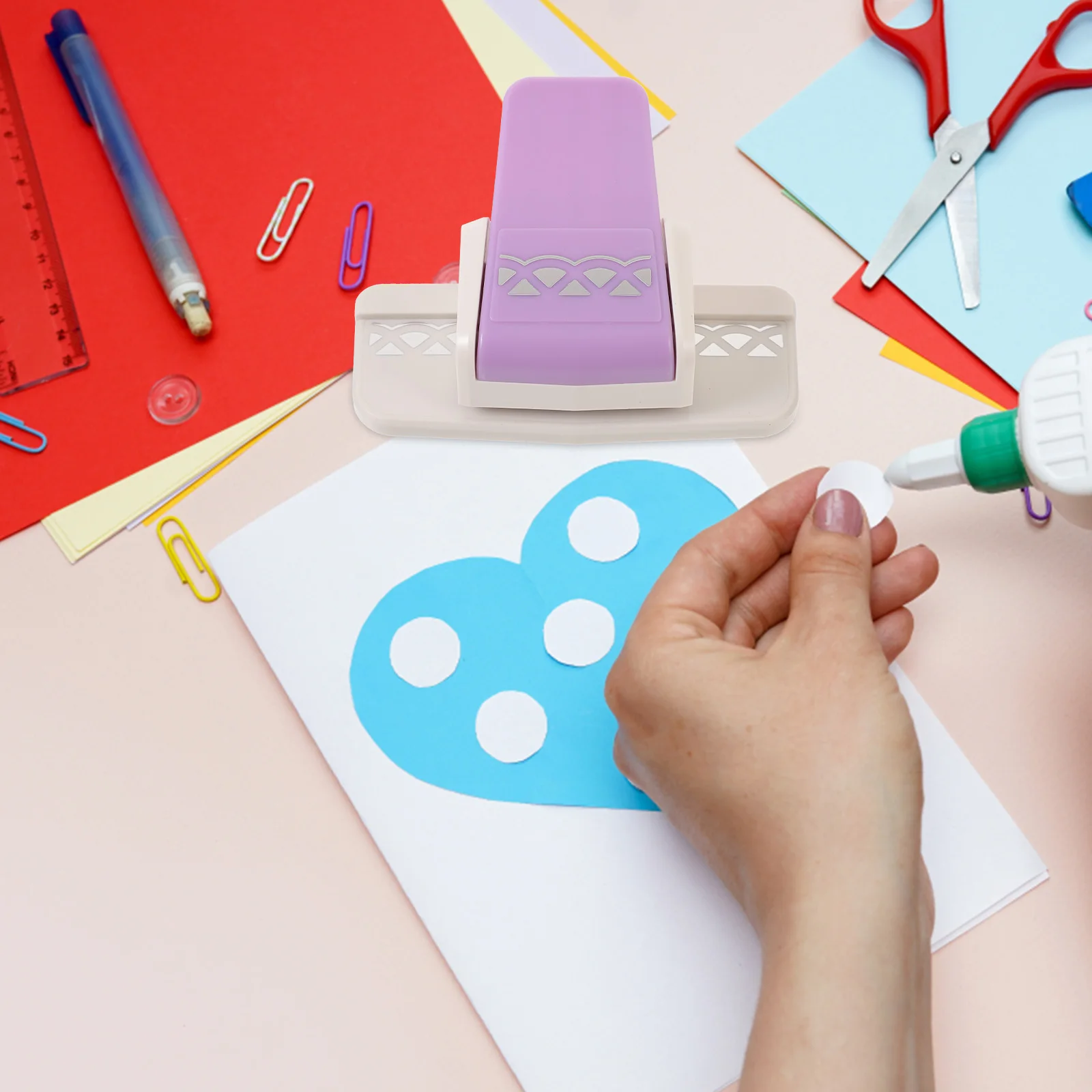 

Plastic Iron DIY Crafts Puncher Scrapbooking Embossing Tool Paper Punch Kids Cards Tag Label Portable Lightweight Design