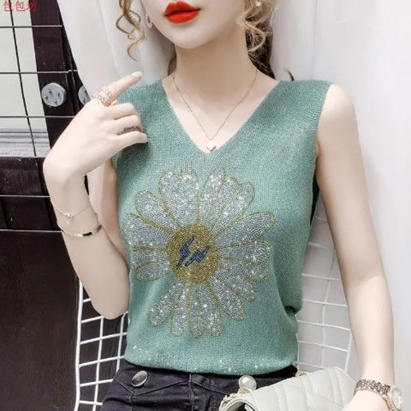 2023 New Summer Sexy Trend Hot Diamond Small Daisy V-neck Knitted Suspender Sleeveless Vest Casual Loose Fitting Women\'s T-shirt