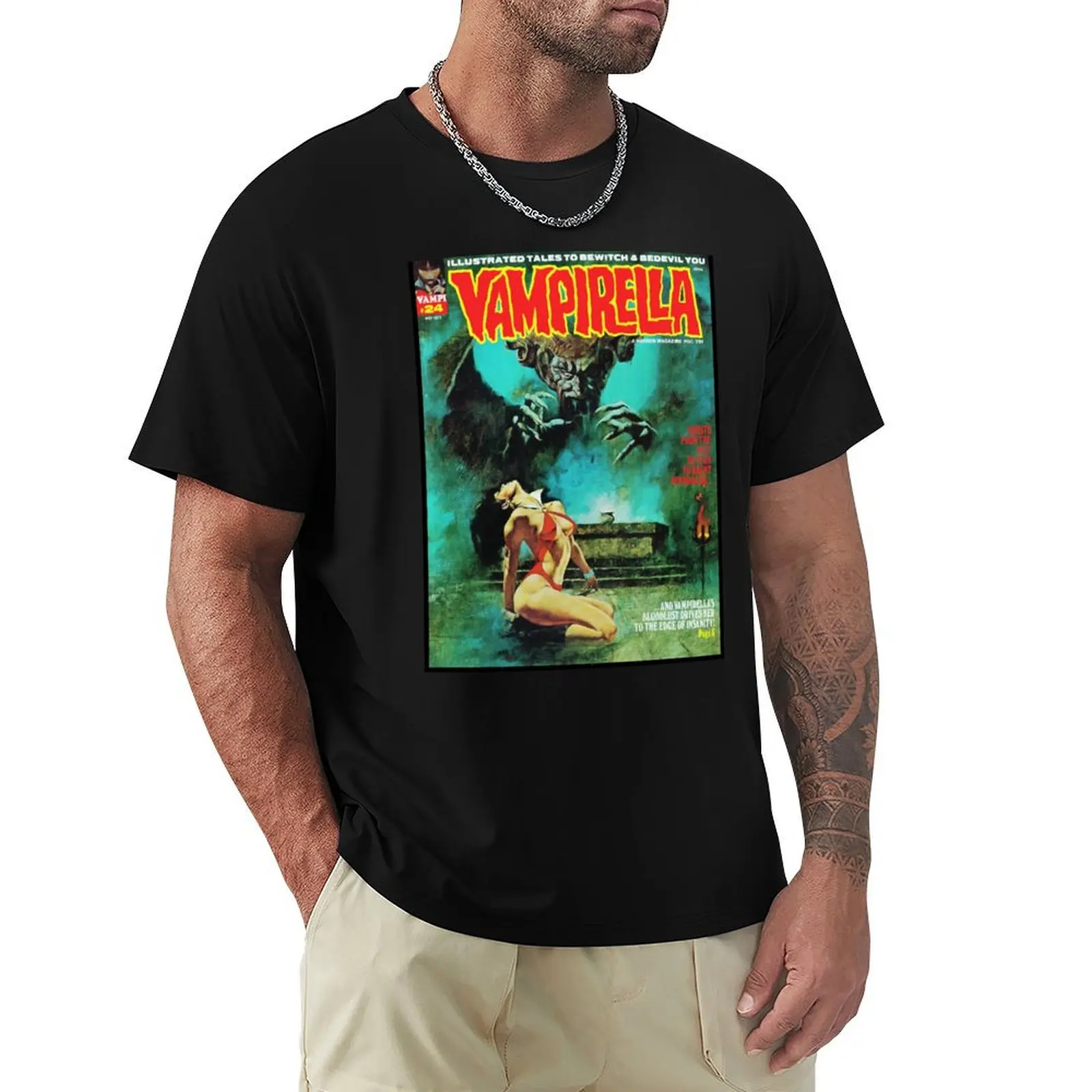 ¡SÍ, OTRA EXCELENTE PORTADA DE LA REVISTA VAMPIRELLA EN ESTILO VINTAGE! Camiseta de estilo urbano informal de manga corta