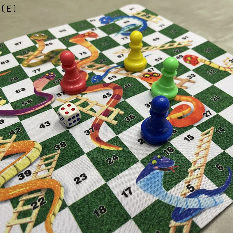 

Резиновая шахматная доска 24 см, пластиковый набор для игры в Змею и Лестницу, около 110 г〔Winter5〕